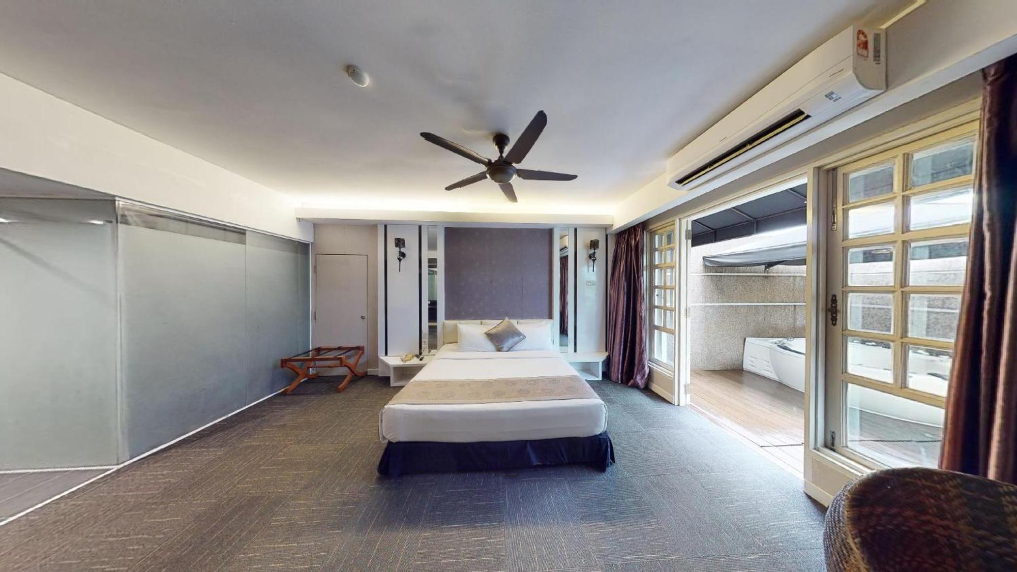 Executive Double Suite with Bathtub